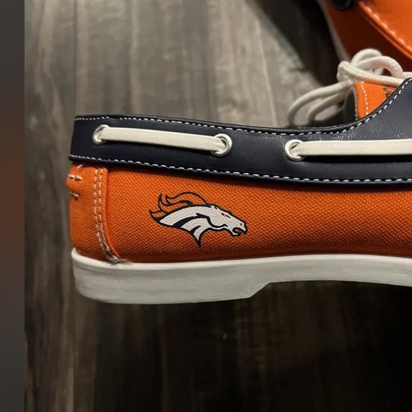 Denver Broncos NFL Men's Side Logo Slip-On Canvas Shoes, Size 9- New - Picture 7 of 10